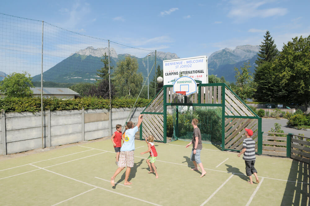 activites-camping-lac-annecy-4 Terrain multisport